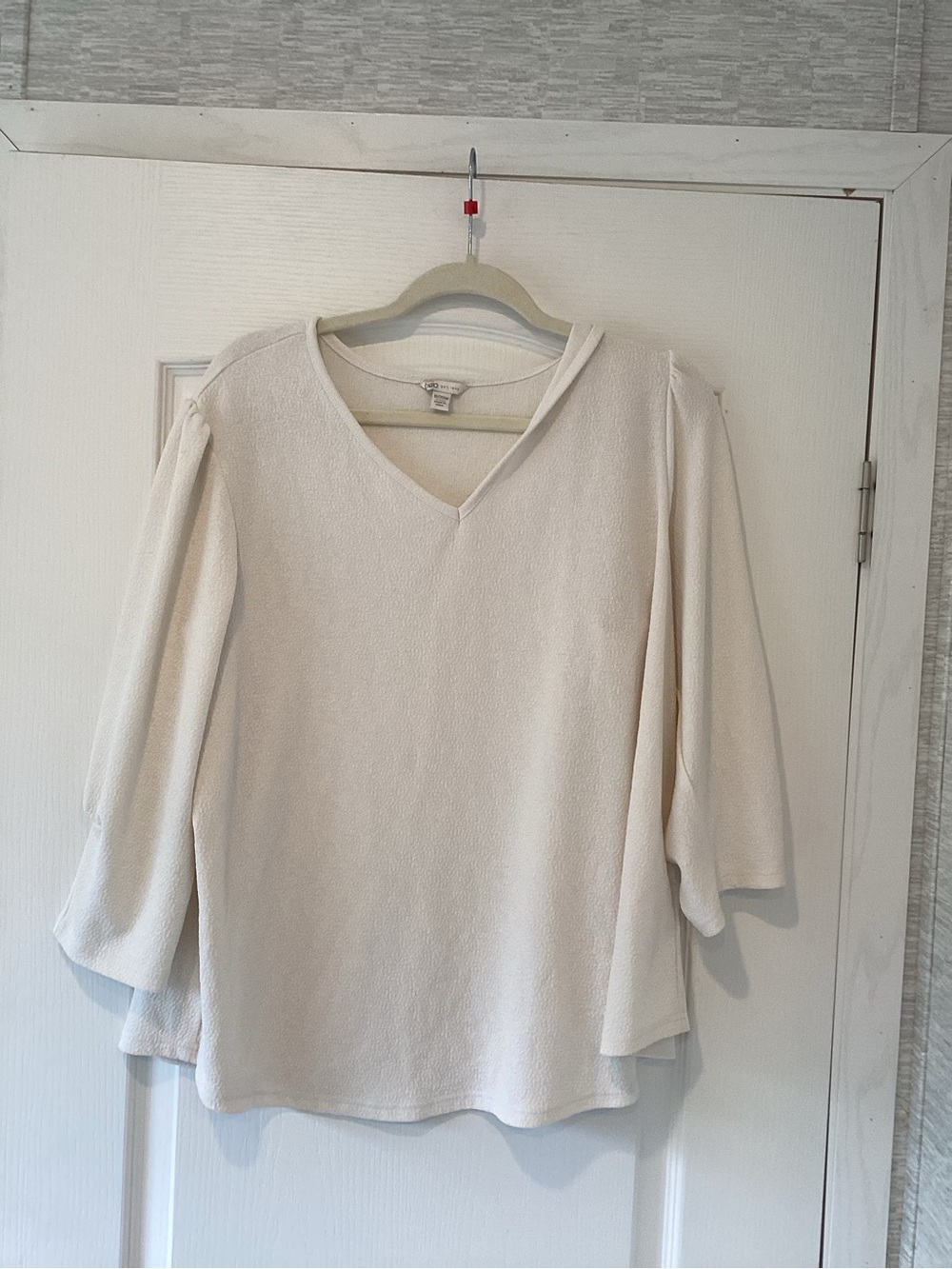 Cato Cream V-Neck Textured Blouse 18/20W EUC